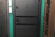 Бренд-секция входных дверей на улице Цвиллинга,<br /> 460006, г. Оренбург, ул. Цвиллинга, 42