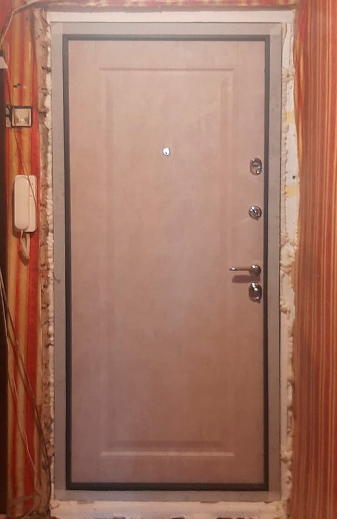 Входная дверь в квартиру Рондо вид изнутри