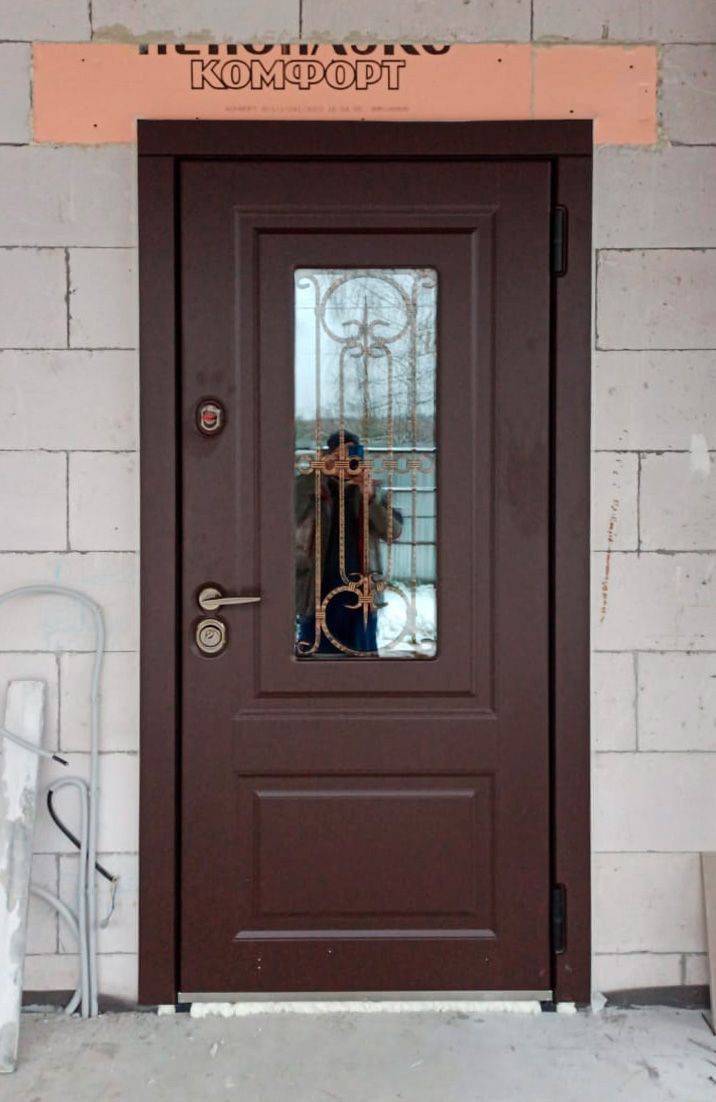 Входная дверь в частный дом 58АР3 вид снаружи